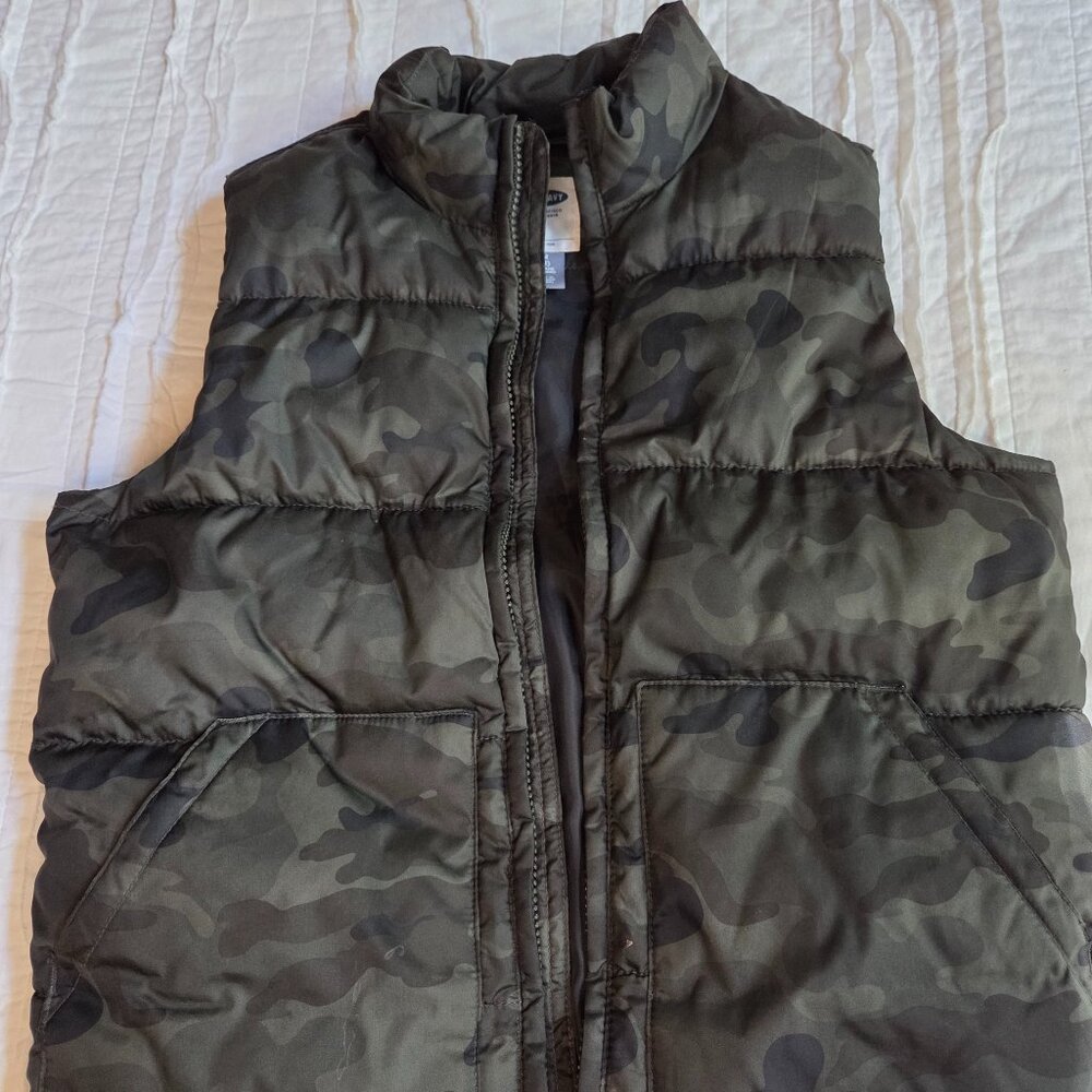 Old Navy medium kids puffer camouflage vest
